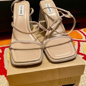 New With Box Steve Madden Tan Strappy Women's Block Heels With Rhinestones